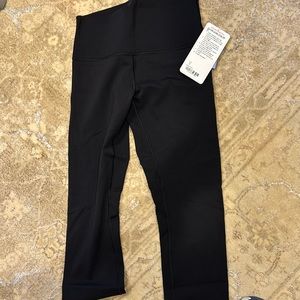 Lululemon wonder under crop